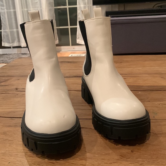 White with black stretch combat boots 7 faux leather forever21 NWOT - Picture 5 of 9